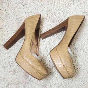 BCBG HEELS 8.5M